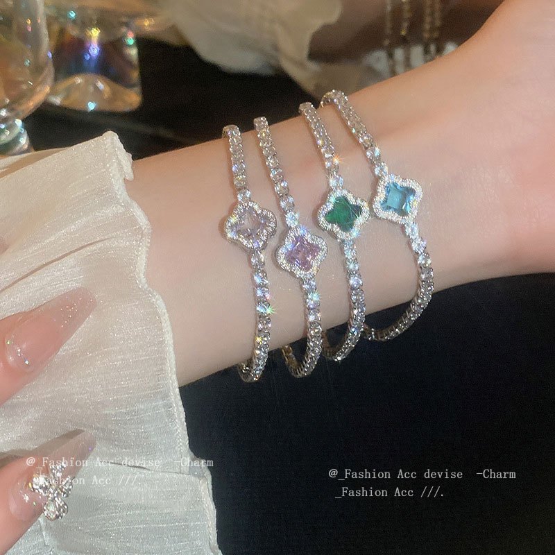 สร้อยข้อมือดอกไม้เพทายแสงหรูหราซอกอินสตาแกรมอารมณ์สร้อยข้อมือแฟชั่นบุคลิกภาพกับความรู้สึกอาวุโสทั้งหมดเครื่องประดับมือขายส่งหญิง