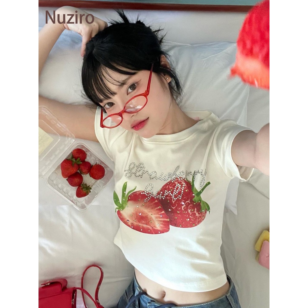 Nuziro Baby Tee - แฟชั่นสตรอเบอร์รี่ตัวอักษรพิมพ์เสื้อยืดแขนสั้นสำหรับสุภาพสตรี #C036