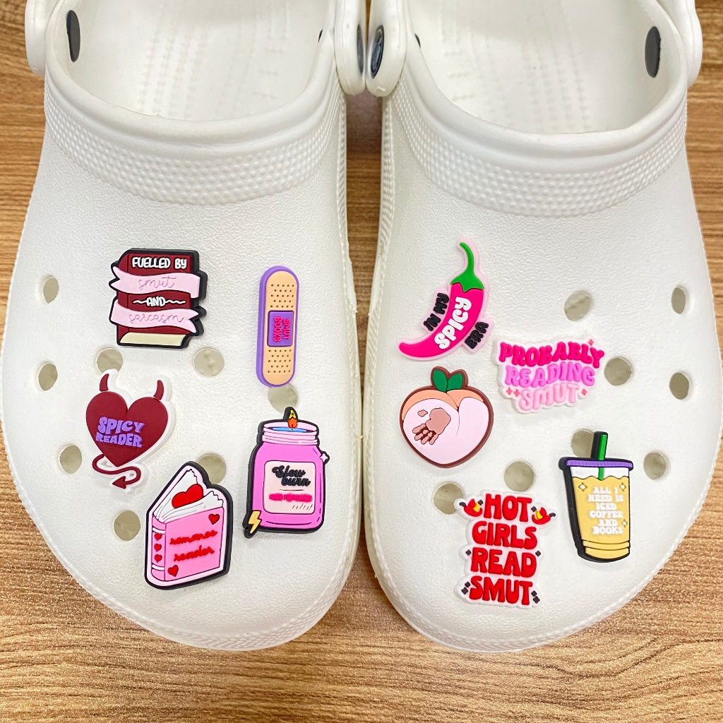 Jibbit Shoe Charms Bookish Smut Theme ตกแต่งอุปกรณ์ PVC พร้อมปุ่ม