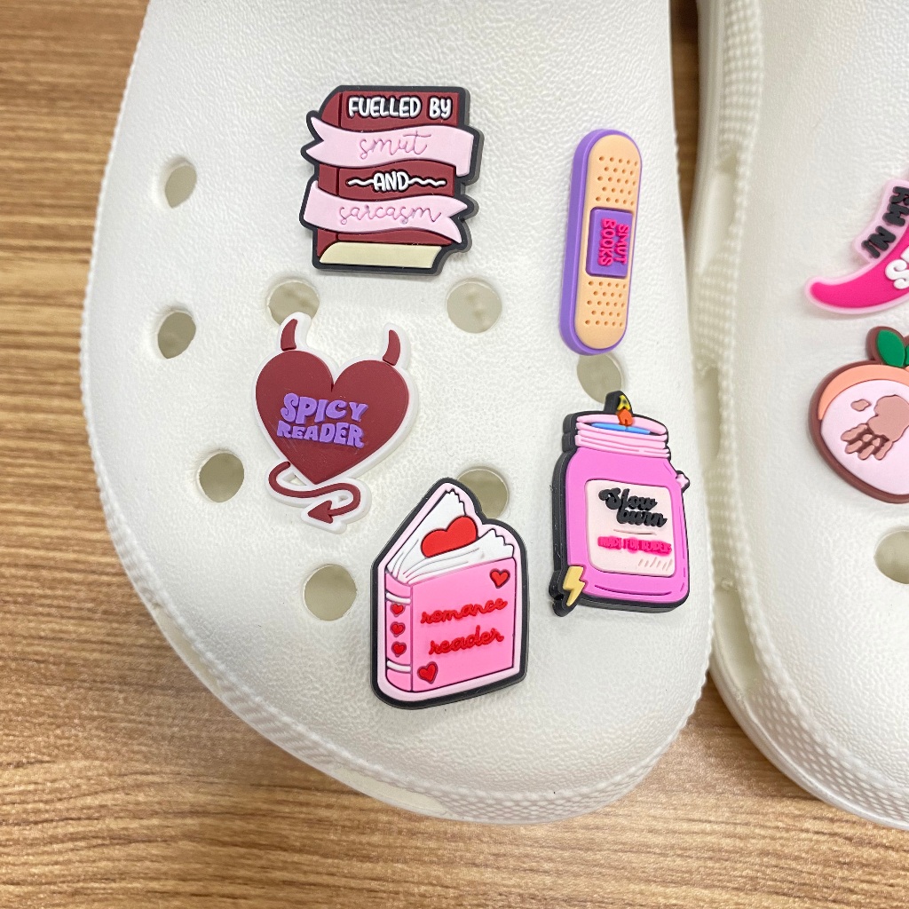 Jibbit Shoe Charms Bookish Smut Theme ตกแต่งอุปกรณ์ PVC พร้อมปุ่ม