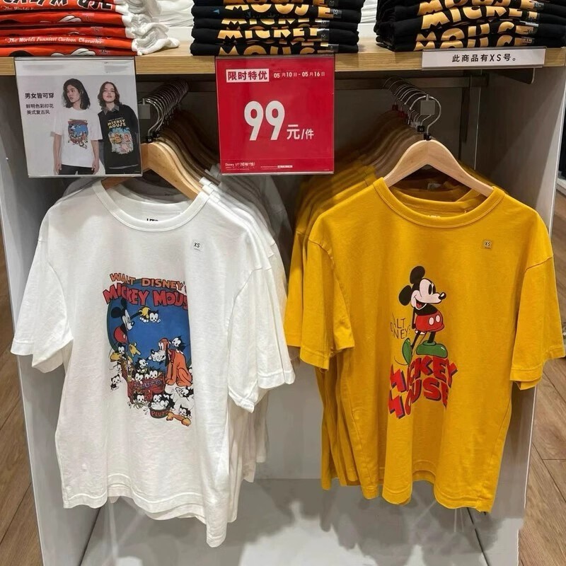 Uniqlo เสื้อยืดแขนสั้นพิมพ์ลายการ์ตูนสําหรับผู้ชาย/ผู้หญิง