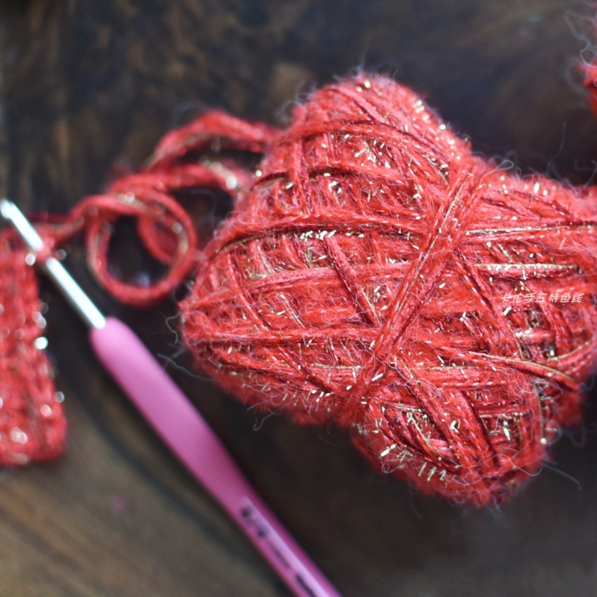 ไหมพรมแฟนซี สีแดง โครเชต์ ถักไหมพรม ถักโครเชต์ ไหมโครเชต์ chunky yarn crochet ไหมพรมถัก ไหมถัก ถัก ด้ายไหมพรม
