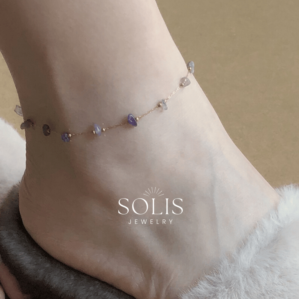 SOLIS สร้อยข้อเท้าคริสตัลอเมทิสต์ธรรมชาติสีม่วง ชุบทอง 18K 316L สแตนเลสไทเทเนียม กันน้ํา กําไลข้อเท้าสําหรับผู้หญิง AK004