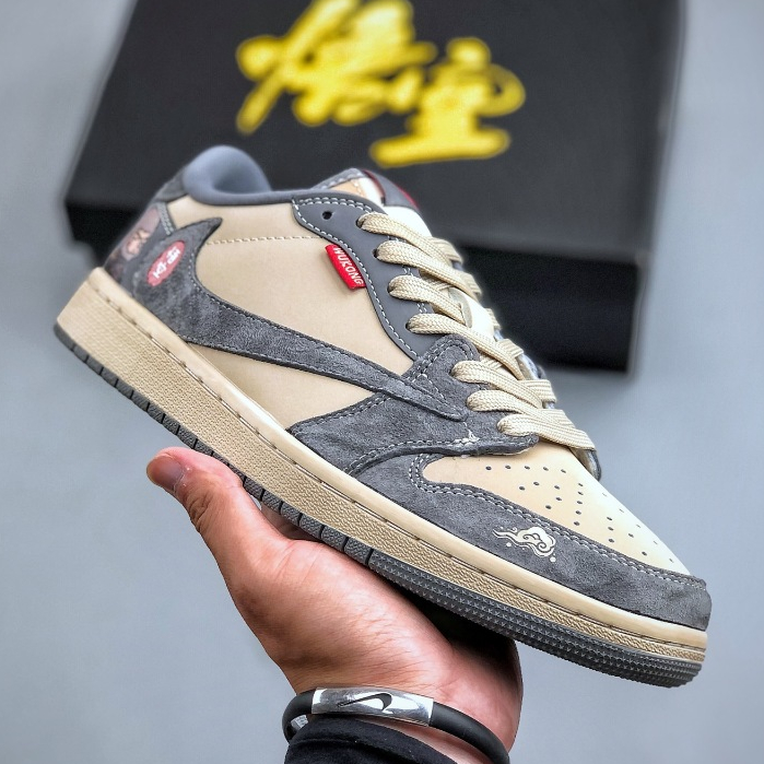 รองเท้าบอร์ดลําลองทรงเตี้ย Travis Scott x Fragment Design x Air Jordan 1 Low OG SP CH6336-013