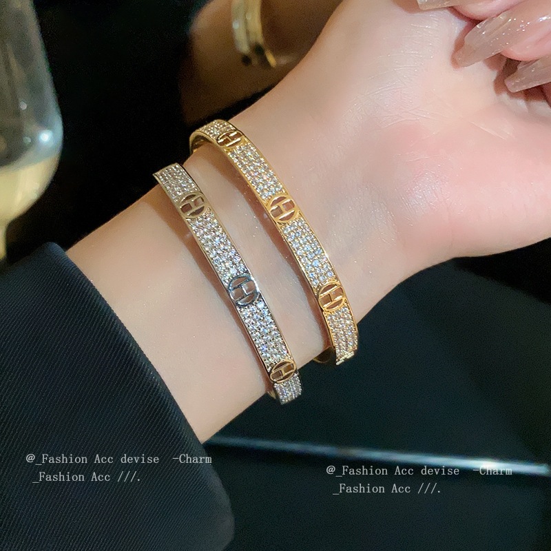 ยุโรปและอเมริกาแฟชั่นเพทายจดหมายสร้อยข้อมือซอกอารมณ์สร้อยข้อมือใหม่แสงหรูหราอาวุโสความรู้สึกบุคลิกภาพเครื่องประดับขายส่งหญิง