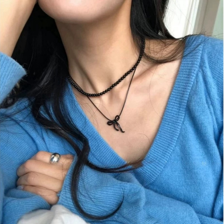 {Dark Sweetheart} ไข้เกาหลี สร้อยคอโบว์ลูกปัดสีดําสไตล์เดียวกัน ins Niche Stacked Clavicle Chain
