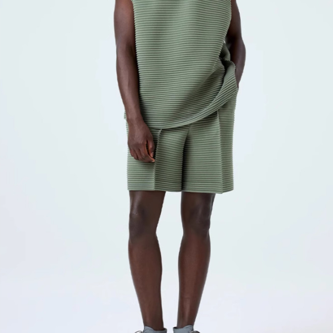 เสื้อผ้าผู้ชาย Miyake Pleated Minimalist Series|สไตล์การออกแบบระดับไฮเอนด์แนวนอนลายโค้งสีทึบกางเกงขาสั้นห้าจุด เจ