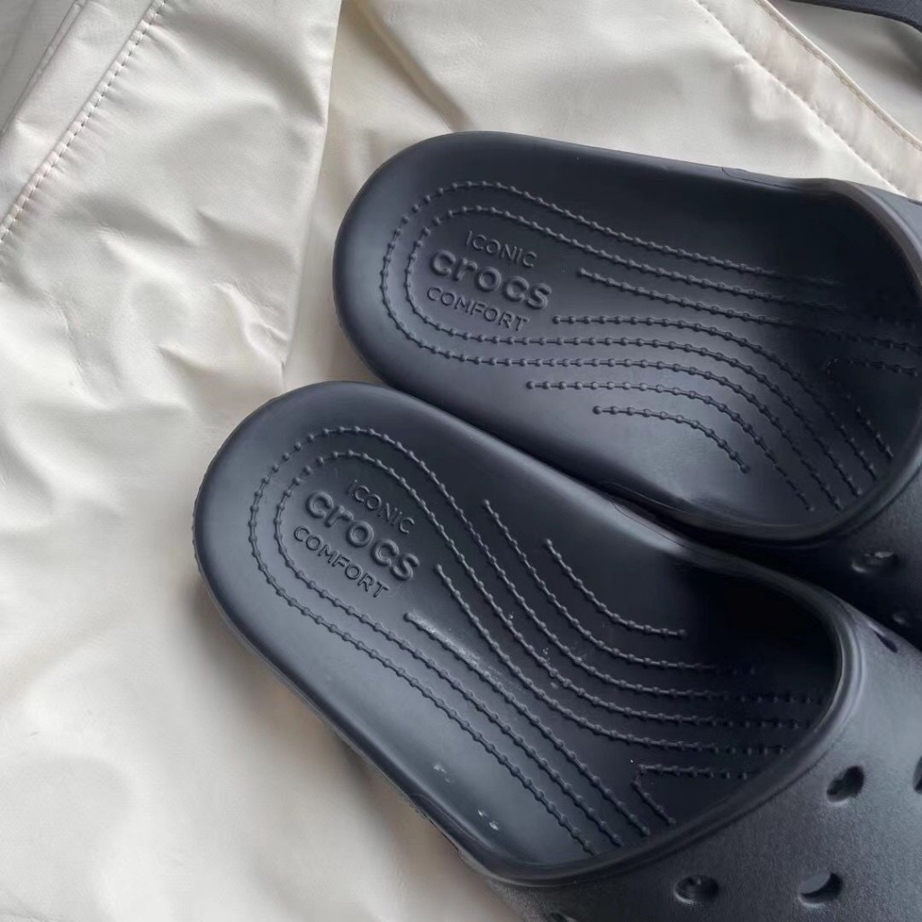 「จัดส่งในกรุงเทพฯ」 Crocs META PEARL slider บรรยากาศสีดําสีขาวผู้ชายรองเท้า Unisex Casual Lazy รองเท้าแตะรองเท้าแตะกลางแจ้ง