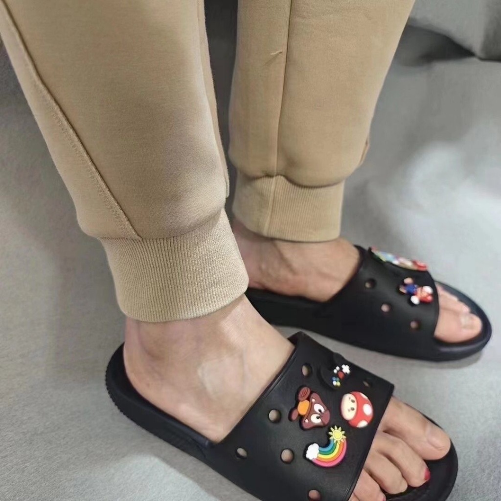 「จัดส่งในกรุงเทพฯ」 Crocs META PEARL slider บรรยากาศสีดําสีขาวผู้ชายรองเท้า Unisex Casual Lazy รองเท้าแตะรองเท้าแตะกลางแจ้ง