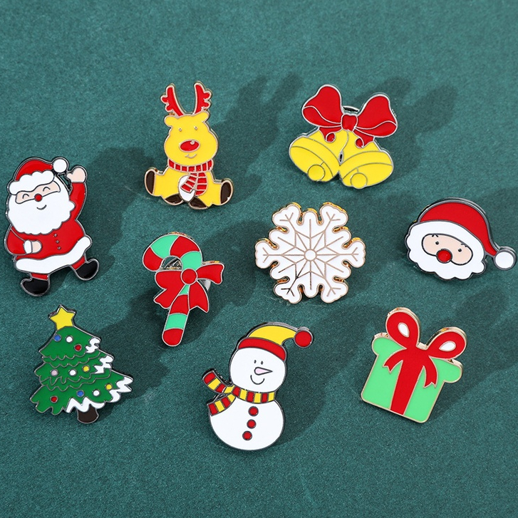 น่ารัก Merry Christmas Tree เข็มกลัด Pins Xmas Elk Snowflakes เข็มกลัด Anti Glare Breastpins ผู้หญิง Santa Claus Badge เสื้อผ้ากระเป๋าอุปกรณ์เสริมตกแต่งของขวัญวันเกิดการ์ตูน
