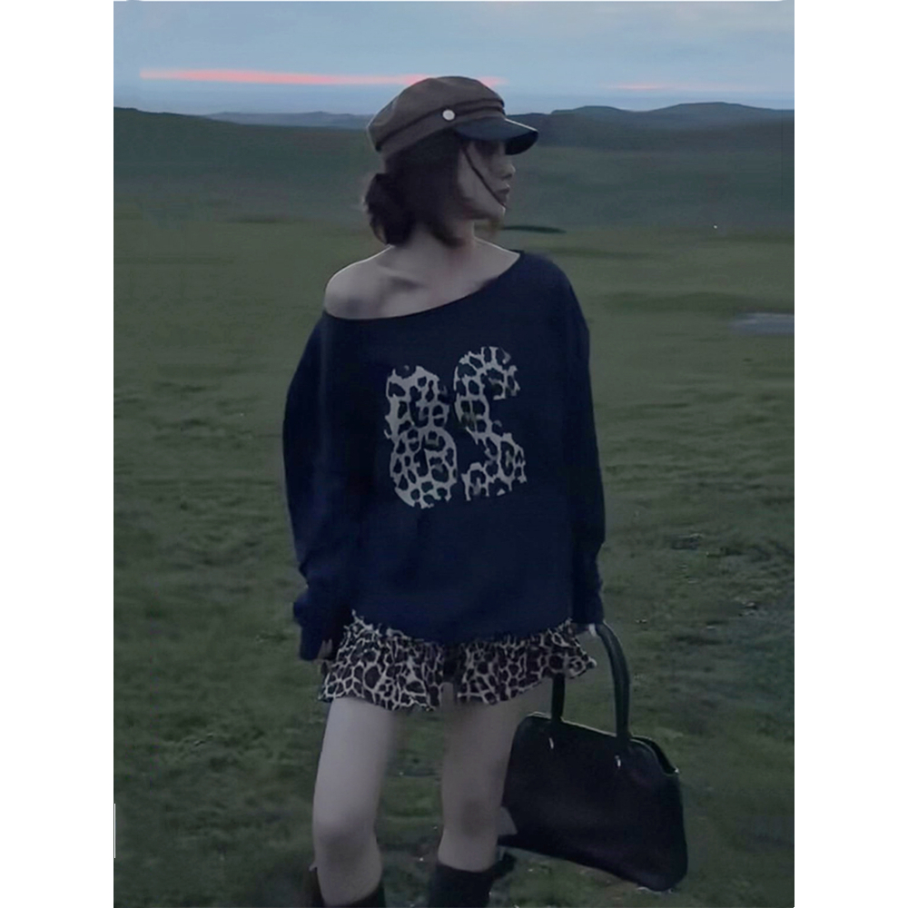 NZN อเมริกันย้อนยุคเสือดาวพิมพ์จดหมายไหล่เอียงเสื้อยืดแขนยาวผู้หญิงฤดูใบไม้ร่วงหลวมสบายๆด้านบน
