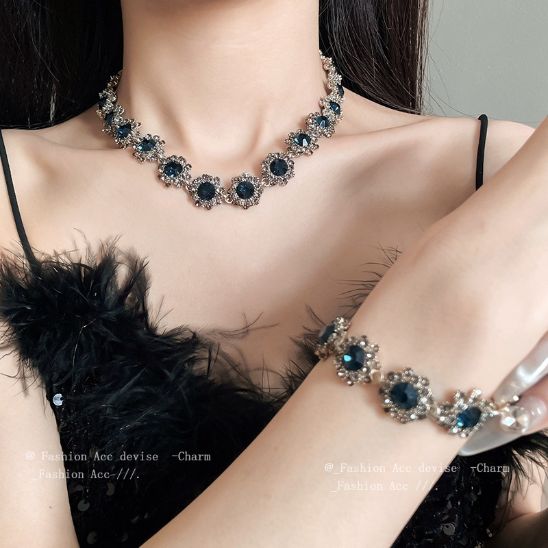 สร้อยคอเพชรลายดอกไม้ยุโรปและอเมริกาความรู้สึกอาวุโสแฟชั่นชุดโซ่กระดูกไหปลาร้าวินเทจทั้งหมดใหม่ปลอกคอขายส่ง