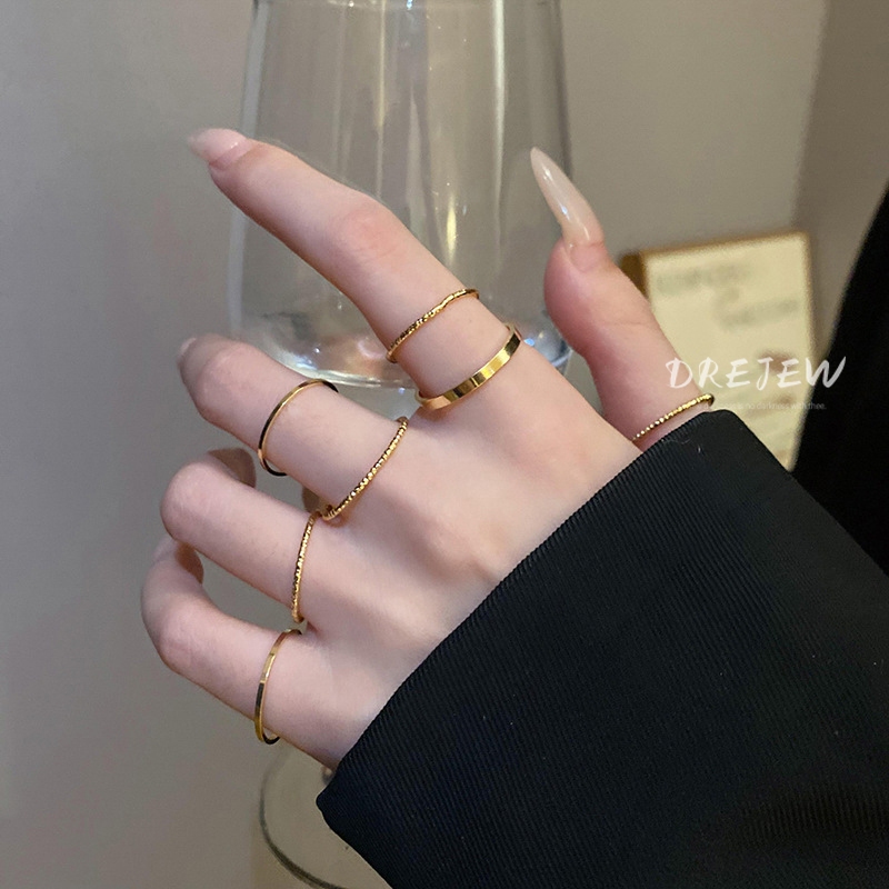 DREJEW เดรช 7 ชิ้น แหวนดีไซน์เรียบง่ายและทันสมัยสําหรับคู่รักแหวนธรรมดาคู่ทองและเงินขายส่ง