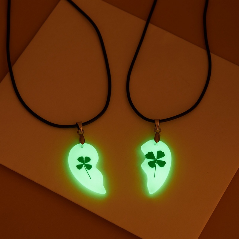 Zhengyou สร้อยคอคู่รัก Clover เครื่องประดับแฟชั่นเรืองแสง
