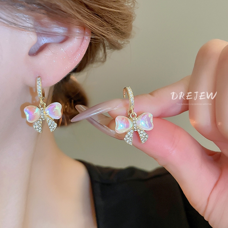 DREJEW Girly Heart Symphony ต่างหูเพชรโบว์สไตล์Ins Nicheต่างหูแฟชั่นประณีตและระดับไฮเอนด์ต่างหูแฟน