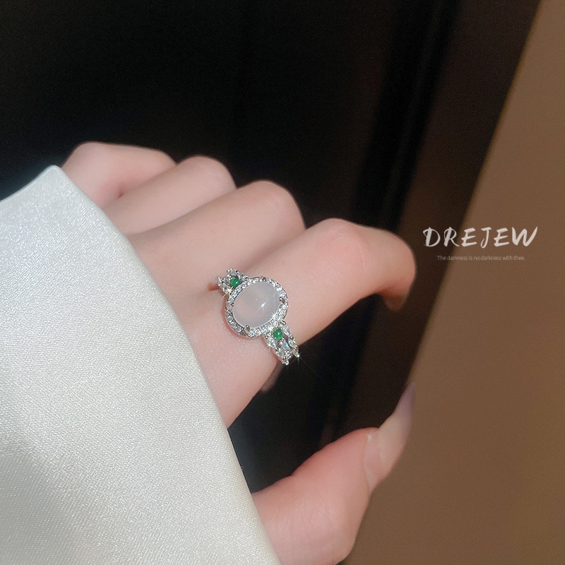 DREJEW เดรช ใหม่สไตล์จีนที่งดงามและประณีตน้ําแข็ง-โปร่งใสโมราผิวไข่เปิดสร้อยข้อมือแหวนระดับไฮเอนด์