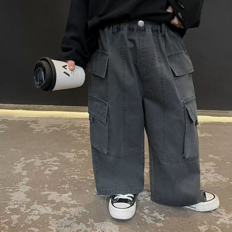 กางเกงขายาวทรงหลวมกระเป๋าใหญ่สำหรับเด็กต้นฤดูใบไม้ร่วง กางเกงขายาวลำลองสไตล์ฮ่องกงย้อนยุคสำหรับเด็กผู้ชาย