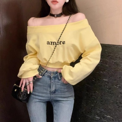 NZN เสื้อครอปสีครีมผู้หญิงแฟชั่น เสื้อสเวตเตอร์แขนยาวไหล่เดียวเซ็กซี่