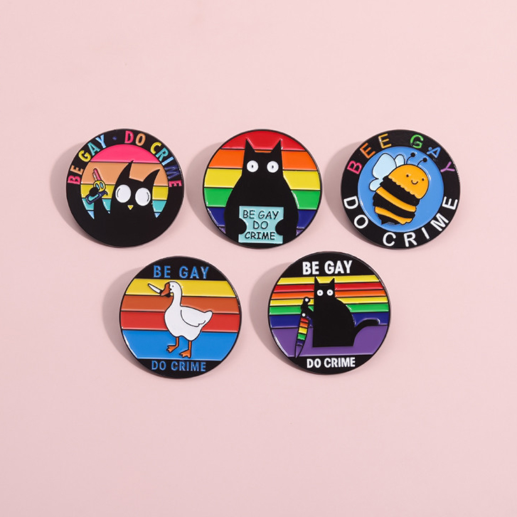 Black Cat Be Gay Do Crime รอบเข็มกลัด Pins Rainbow Pride เลสเบี้ยนเข็มกลัดป้ายโลหะอุปกรณ์เสริมของขวัญสําหรับเพื่อน