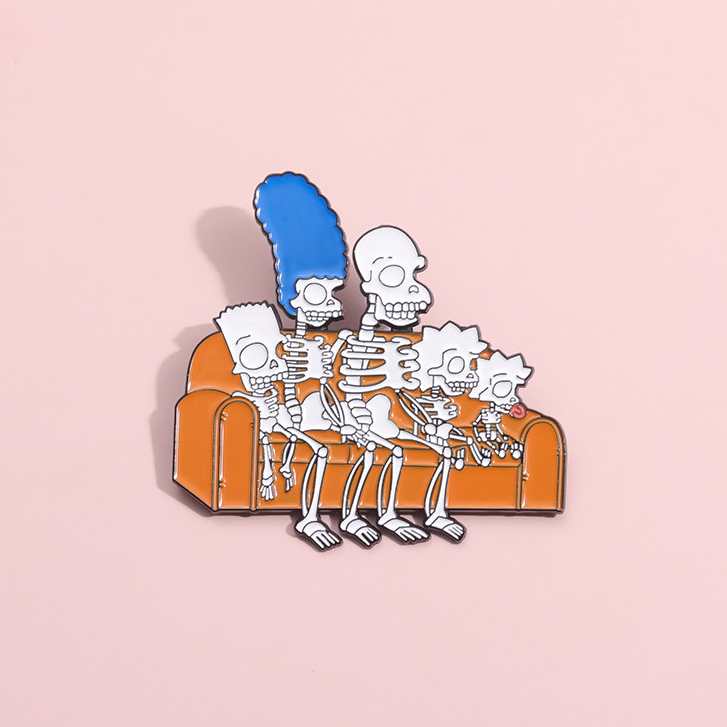 การ์ตูนคลาสสิกทีวี Simpsons เข็มกลัด Pins น่ารักโครงกระดูก Simpson เข็มกลัดป้ายโลหะกระเป๋าเป้สะพายหลังอุปกรณ์เสริมของขวัญสําหรับเพื่อน