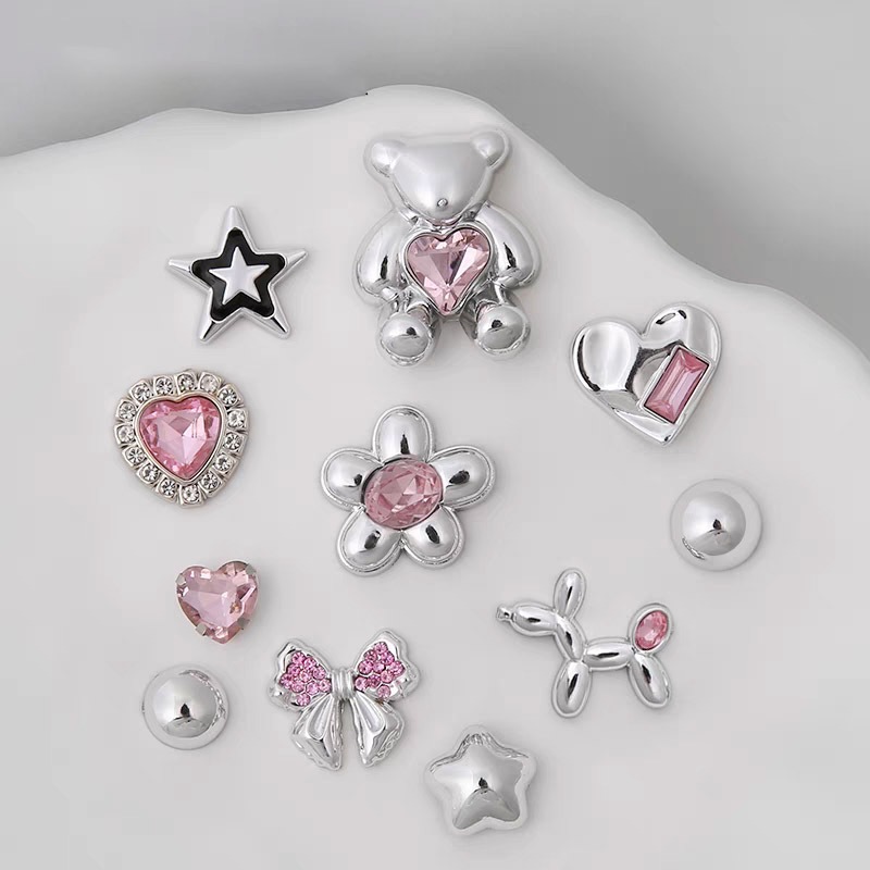 สีชมพู Rhinestone Series Croc Jibz รองเท้า Charm DIY Cool Silver เรซิ่นเครื่องประดับอุปกรณ์เสริมเคสโทรศัพท์ Handmade กิ๊บติดผมขนาดเล็ก Patch Hole รองเท้าหัวเข็มขัดตกแต่ง