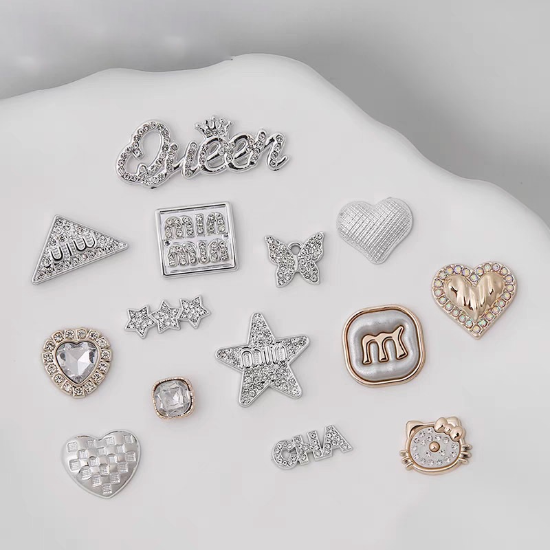 Silver Rhinestone Love Croc Jibz รองเท้า Charm DIY Cool Silver เรซิ่นเครื่องประดับอุปกรณ์เสริมเคสโทรศัพท์ Handmade กิ๊บติดผมขนาดเล็ก Patch Hole รองเท้าหัวเข็มขัดตกแต่ง