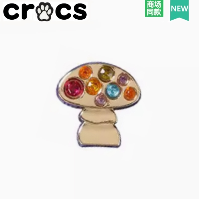 Crocs Crocs Zhibixing อุปกรณ์เสริม Hole รองเท้าดอกไม้ High-End Texture อินเทรนด์ใหม่โลหะ Love จี้รองเท้าหัวเข็มขัด