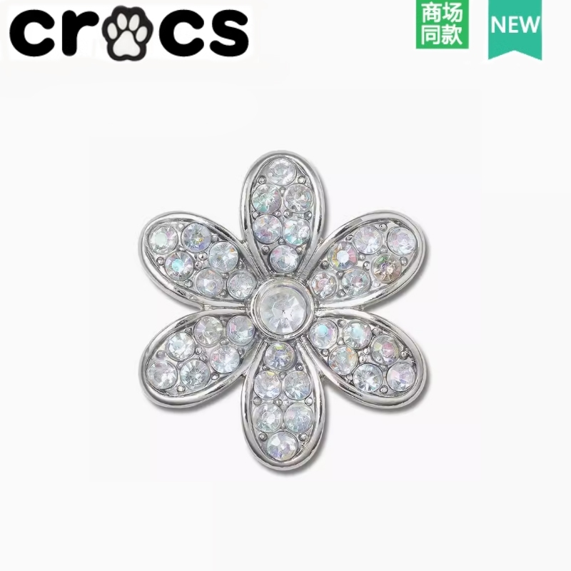 Crocs Crocs Zhibixing อุปกรณ์เสริม Hole รองเท้าดอกไม้ High-End Texture อินเทรนด์ใหม่โลหะ Love จี้รองเท้าหัวเข็มขัด