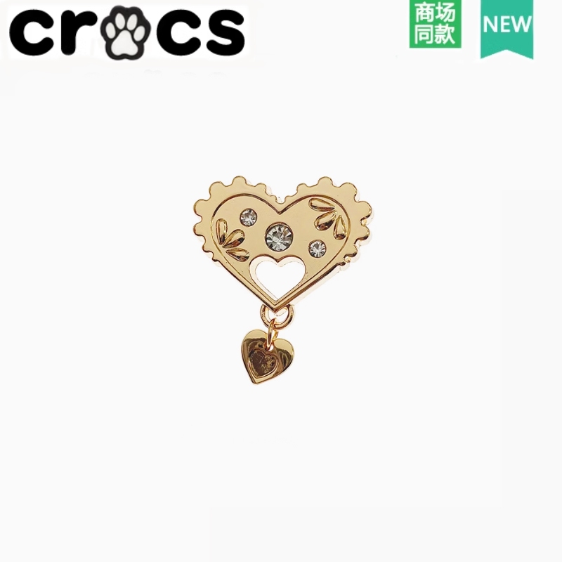 Crocs Crocs Zhibixing อุปกรณ์เสริม Hole รองเท้าดอกไม้ High-End Texture อินเทรนด์ใหม่โลหะ Love จี้รองเท้าหัวเข็มขัด