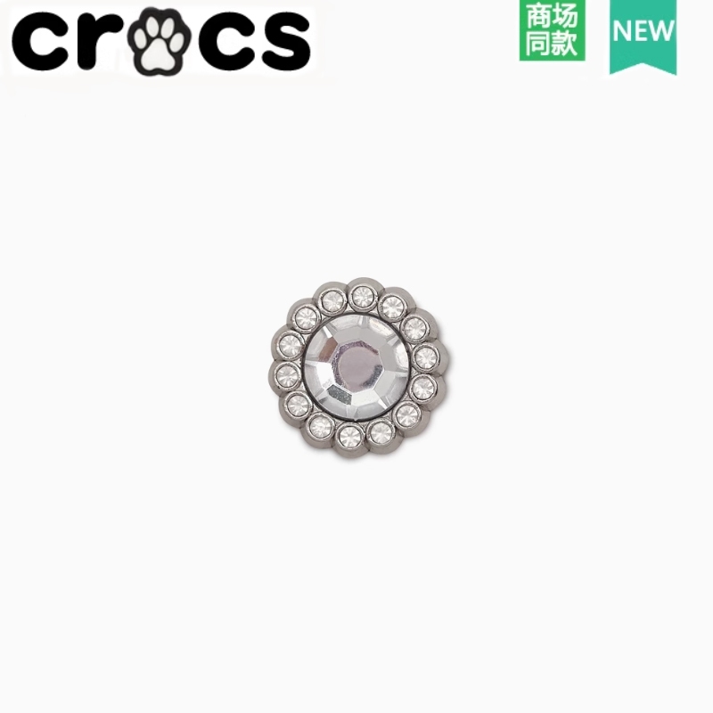 Crocs Crocs Zhibixing อุปกรณ์เสริม Hole รองเท้าดอกไม้ High-End Texture อินเทรนด์ใหม่โลหะ Love จี้รองเท้าหัวเข็มขัด