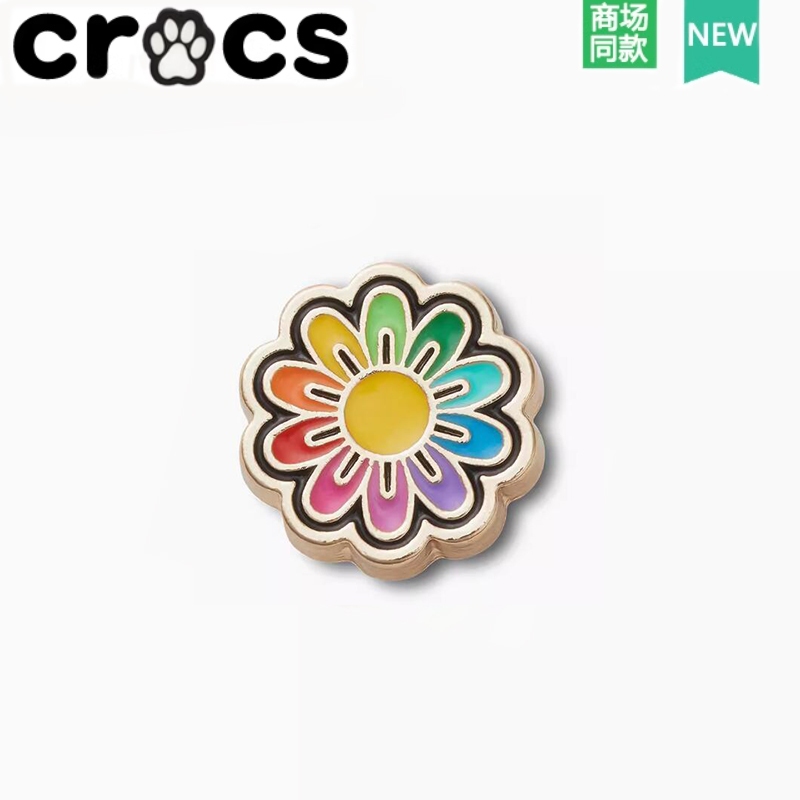Crocs Crocs Zhibixing อุปกรณ์เสริม Hole รองเท้าดอกไม้ High-End Texture อินเทรนด์ใหม่โลหะ Love จี้รองเท้าหัวเข็มขัด