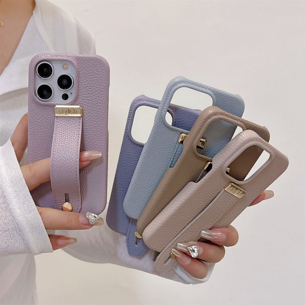 หรูหราลิ้นจี่รูปแบบหนังเคสโทรศัพท์สําหรับ iPhone 14 15 16 Pro Max 13 12 11 Pro 14Plus กันกระแทกพร้อมสายรัดข้อมือขาตั้งกรณี