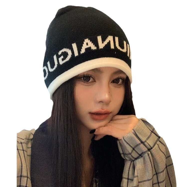 สไตล์เกาหลีตัวอักษรสีดําถักเย็นหมวกผู้หญิงฤดูใบไม้ร่วงฤดูหนาวทั้งหมดตรงกับกองหมวกหัวใหญ่เส้นรอบวงใบหน้าขนาดเล็กหมวกขนสัตว์รถไฟ - รูปที่ 3