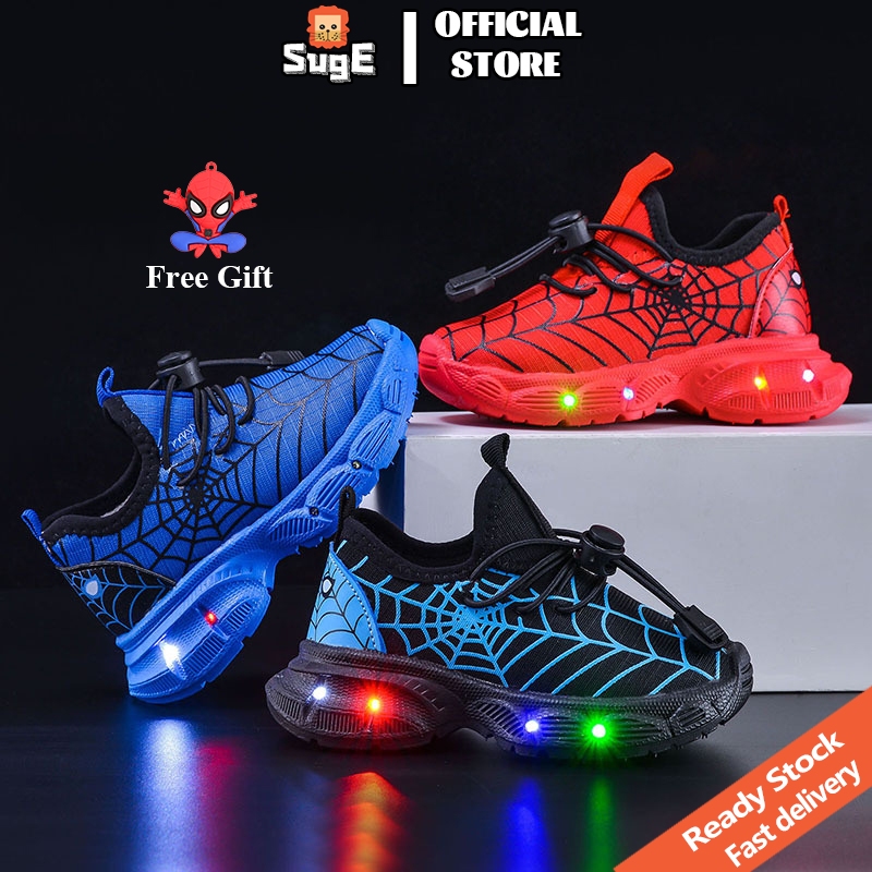 SUGE รองเท้าผ้าใบลําลองสไปเดอร์แมน ระบายอากาศดีมีไฟ LED เหมาะวิ่ง ระบายอากาศได้ เล่นกีฬา แฟชั่นสำหรับเด็กชายและเด็กหญิง