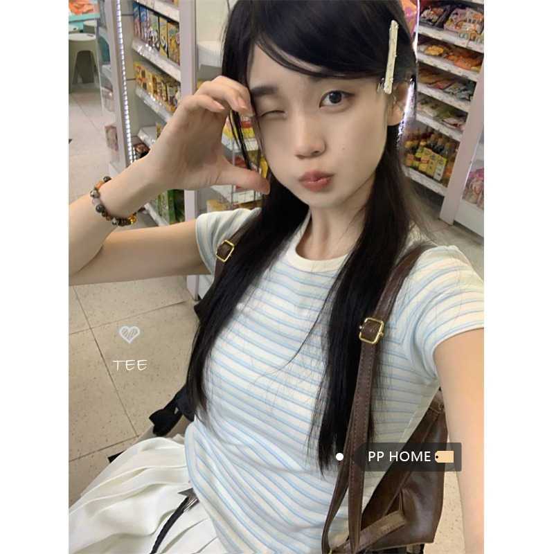 Alika เสื้อยืดลายทางแขนสั้นย้อนยุคของผู้หญิงสาวร้อนสลิมมิ่งเสื้อด้านล่างอเนกประสงค์เก๋ด้านบน