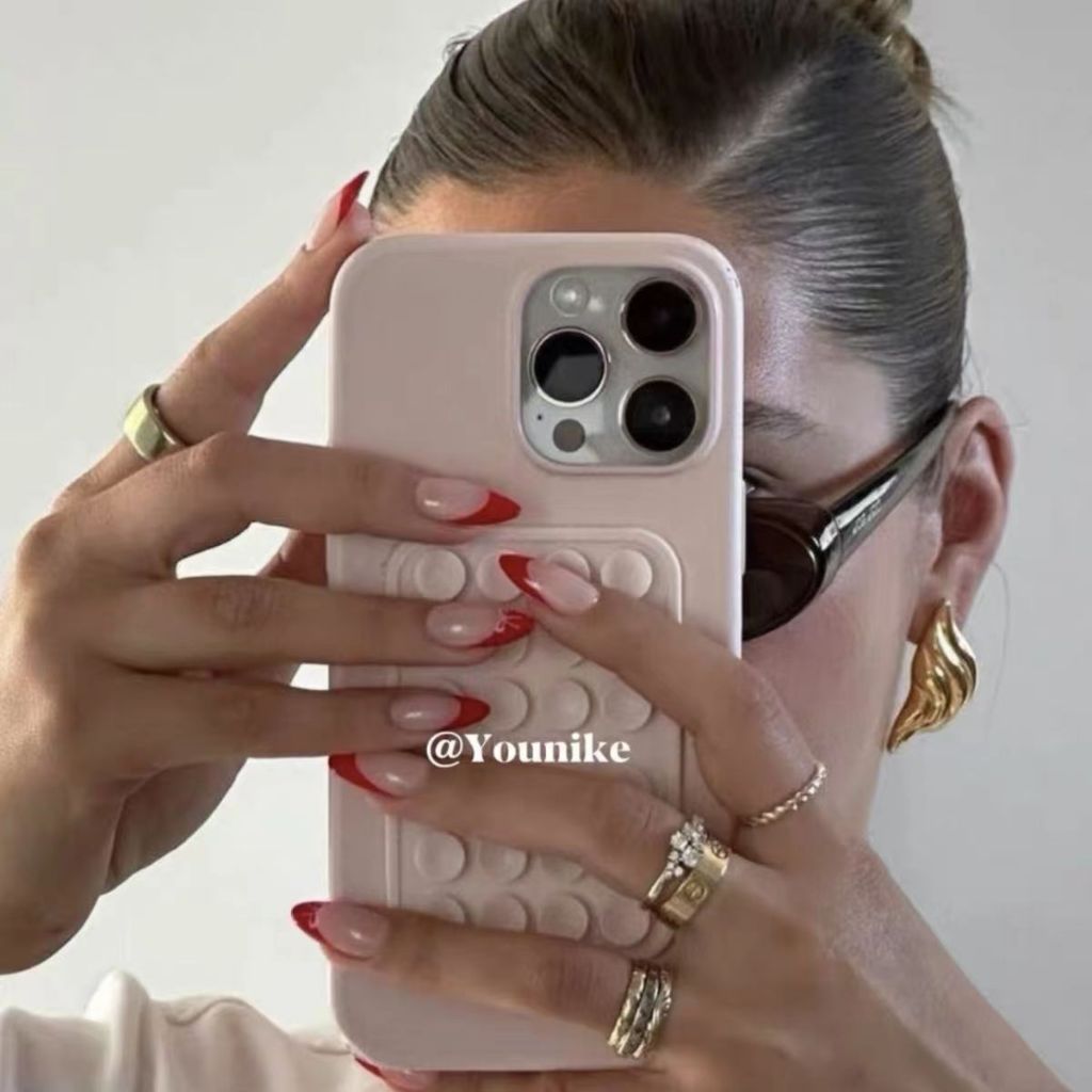 Originalซิลิโคนเหลวเคสโทรศัพท์ 24 สแควร์ดูดถ้วยสําหรับiPhone 16 Pro Max 15 14 13 12 11 Pro MaxเคสAppleสําหรับiPhone 12 13 11 14 15 Plusเต็มโลโก้ปก