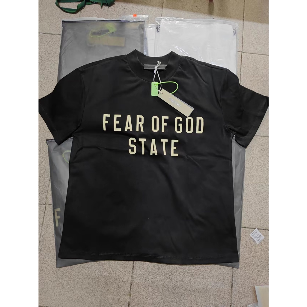 **** คุณภาพสูง *** FEAR OF GOD ESSENTIALS เสื้อยืดแขนสั้นพิมพ์ลายตัวอักษร