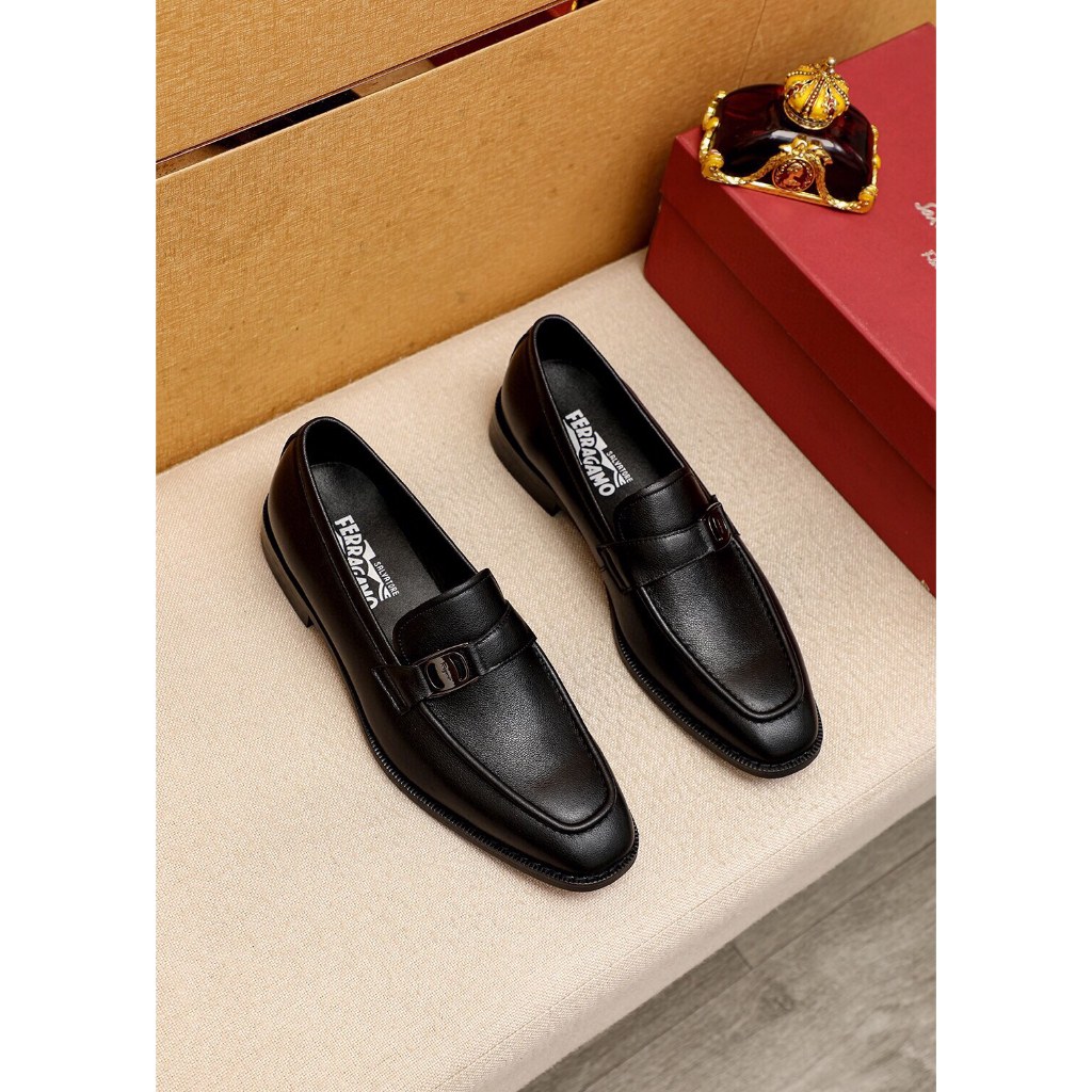 สไตล์ใหม่ Ferragamo2024 รองเท้าไม่มีส้นผู้ชายอังกฤษหนาSoled One-Pedal สวมใส่อย่างเป็นทางการธุรกิจ Lazy Cover เท้า Horsebit รองเท้าหนัง