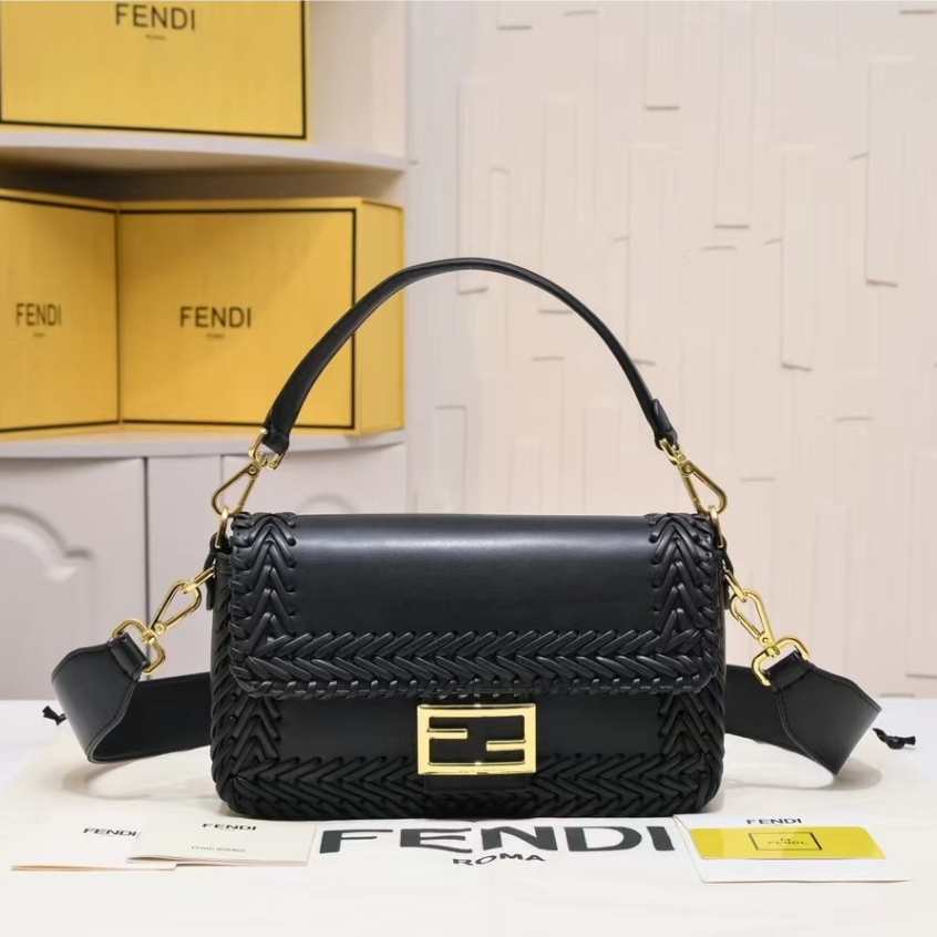 [ของแท้ดั้งเดิมพร้อมกล่องบรรจุภัณฑ์] Fendi Baguette 21 Winter Capsule Series Gold Label Logoทอหนังหน