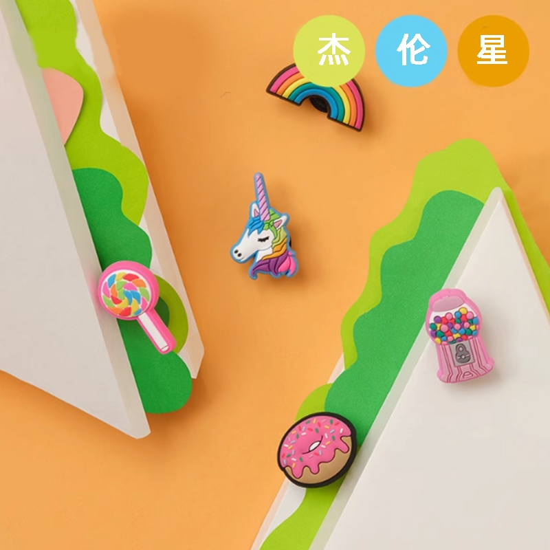 Crocs crocs รองเท้าดอกไม้ รองเท้า Carlochi ของแท้ ตกแต่ง Zhibixing การ์ตูนสนุกทุกอย่าง ชุด 5 ชิ้นที่สวยงาม