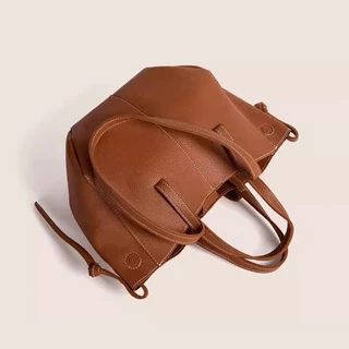 Leacat หนังนุ่ม niche wing bag tote bag premium sense กระเป๋าถือความจุขนาดใหญ่ combuting womens bag