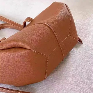 Leacat หนังนุ่ม niche wing bag tote bag premium sense กระเป๋าถือความจุขนาดใหญ่ combuting womens bag