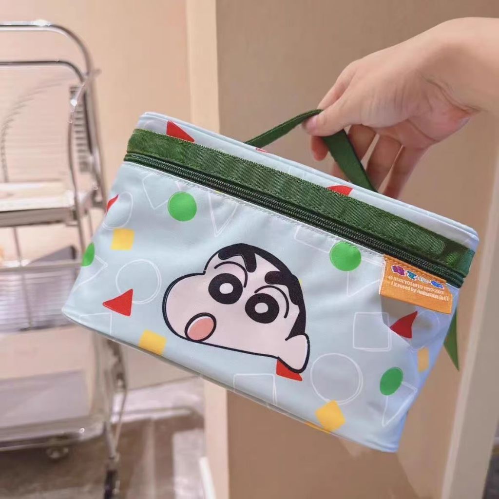 2024ใหม่น่ารัก Crayon Shin-Chan กระเป๋าเครื่องสำอางกระเป๋าเก็บเดินทางล้างผลิตภัณฑ์ดูแลผิวกล่องเครื่องสำอาง