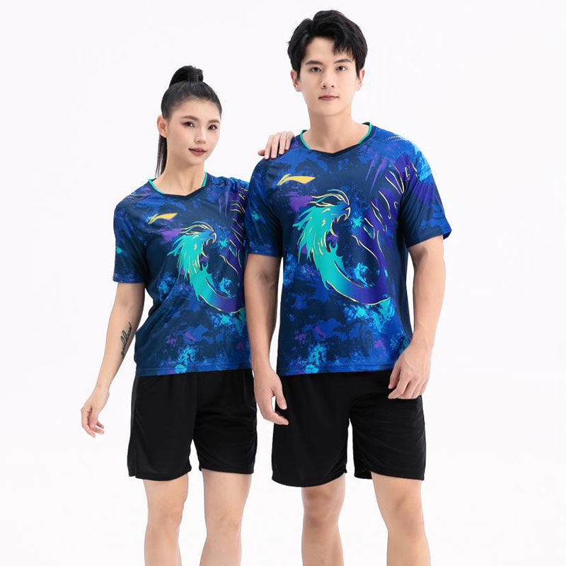 LI NING 2024 ฤดูร้อน ลี้ และ กีฬาแขนสั้นแห้งเร็วด้านบนสําหรับเสื้อผ้าแบดมินตันน้ําหนักเบาและแห้งชุดกีฬาเทนนิสและวอลเลย์บอลคู่ชายและหญิง