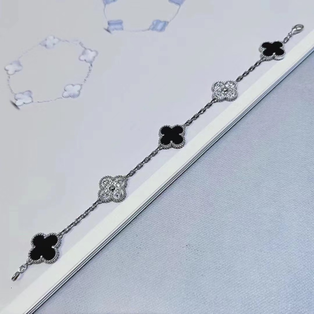 สร้อยข้อมือโคลเวอร์แฟชั่น อุปกรณ์เสริม CNC