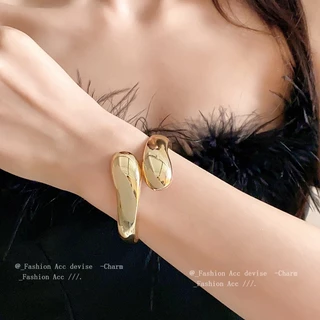 ยุโรปและสหรัฐอเมริกาที่เรียบง่ายวางเปิดสร้อยข้อมือโอ้อวดแฟชั่นอินสร้อยข้อมือความรู้สึกระดับสูงใหม่โลหะเครื่องประดับมือผู้หญิ