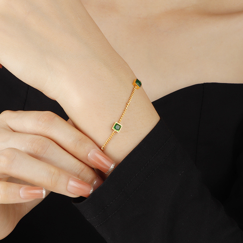 สไตล์ยุโรปอเมริกันที่เรียบง่ายสามตารางเพทาย18พันทองไทเทเนียมเหล็กสร้อยคอสร้อยข้อมือสีการเก็บรักษาชุดเครื่องประดับ - รูปที่ 6