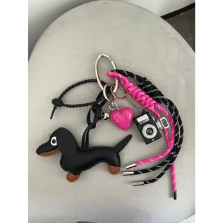 Original Niche Design กระเป๋าอุปกรณ์เสริมเชือกจี้ diy พวงกุญแจที่ไม่ซ้ํากันลายการ์ตูน miu Series Dachshund กระเป๋าหนังจี้แฟชั่นเชือกถักคู่แหวนกระเป๋าจี้เชือกปีนเขาสี