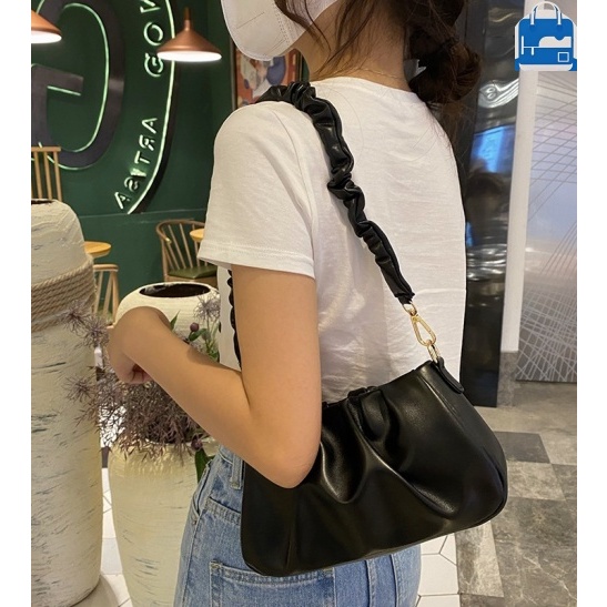 กระเป๋าเมฆจีบของ ร้านค้า 2024 กระเป๋าใต้วงแขนใหม่กระเป๋าสะพายข้างไหล่เดียวซองจดหมายสีแดงออนไลน์