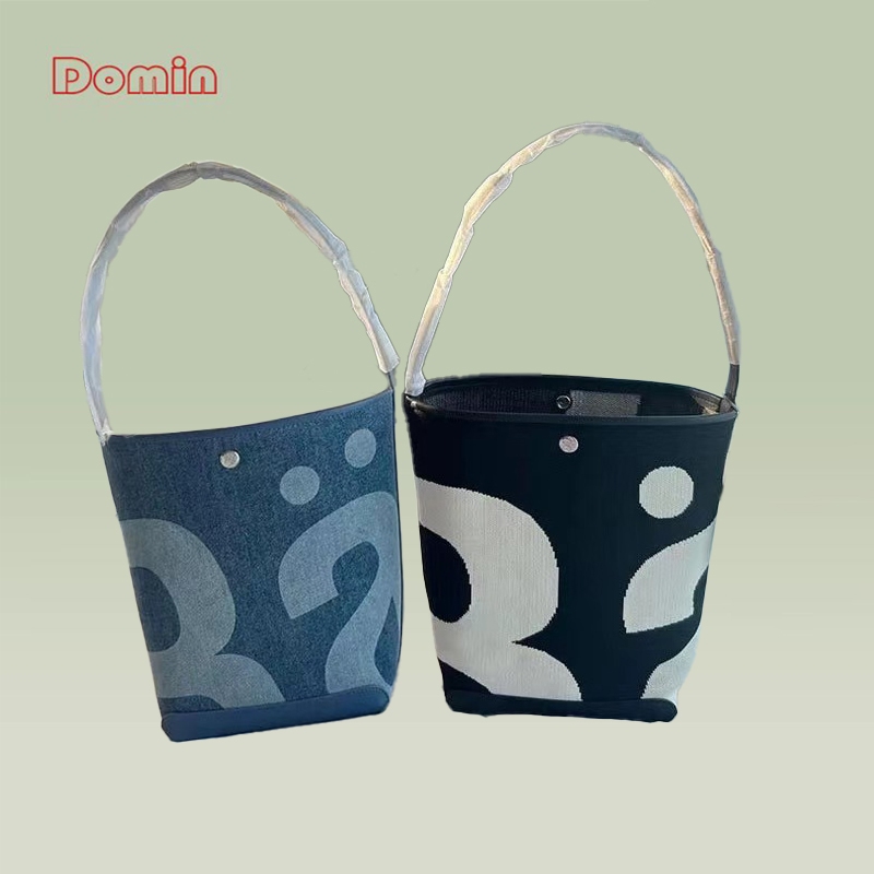 The Rally Shoulder Bag มาในถุงผ้าและถุงซับครบชุด ไม่ต้องรอไอเท็มนี้